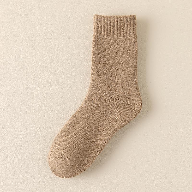 "Men's Thick Wool Socks: Velvet-Lined, Warm, and Lengthened for Autumn and Winter"