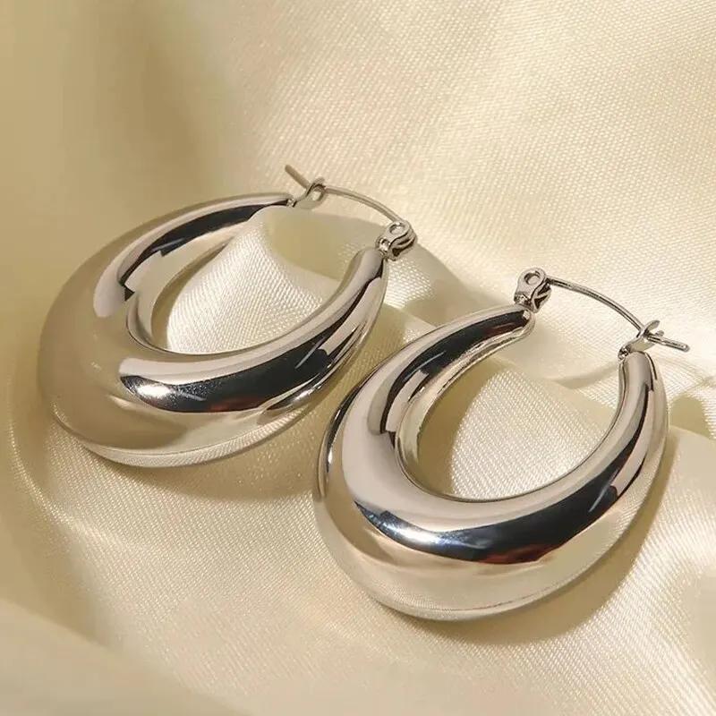 Geometrische Statement Kreis Creolen C-Form Schmuck für Frauen Mädchen Trendige Metalltextur 18 K Vergoldete Ohrstecker Accessoires