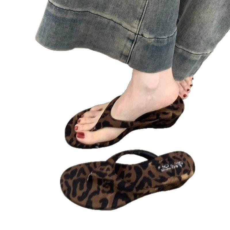 Temperamentvolle Sandalen mit hohen Absätzen, Zehensteg-Sandalen mit Leopardenmuster, mit 2025 Rockschuhe Damenschuhe Keilabsatz Sommersandalen
