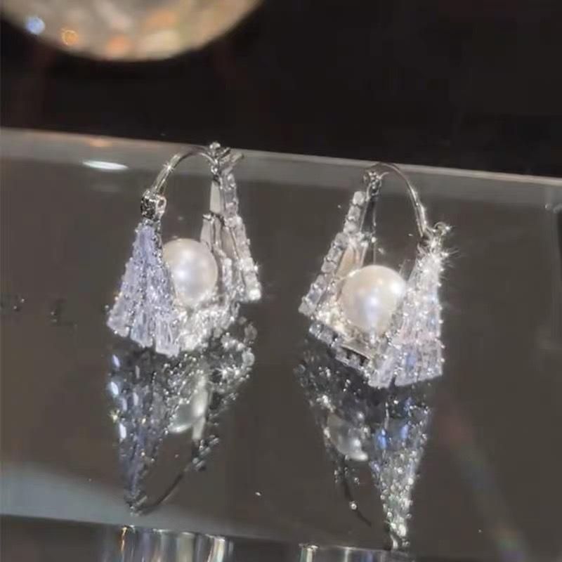 

Квадратные серьги с жемчугом и бриллиантами, легкая роскошь, нишевый дизайн, темперамент, универсальные серьги-кольца, ощущение высокого класса, модные и изысканные серьги