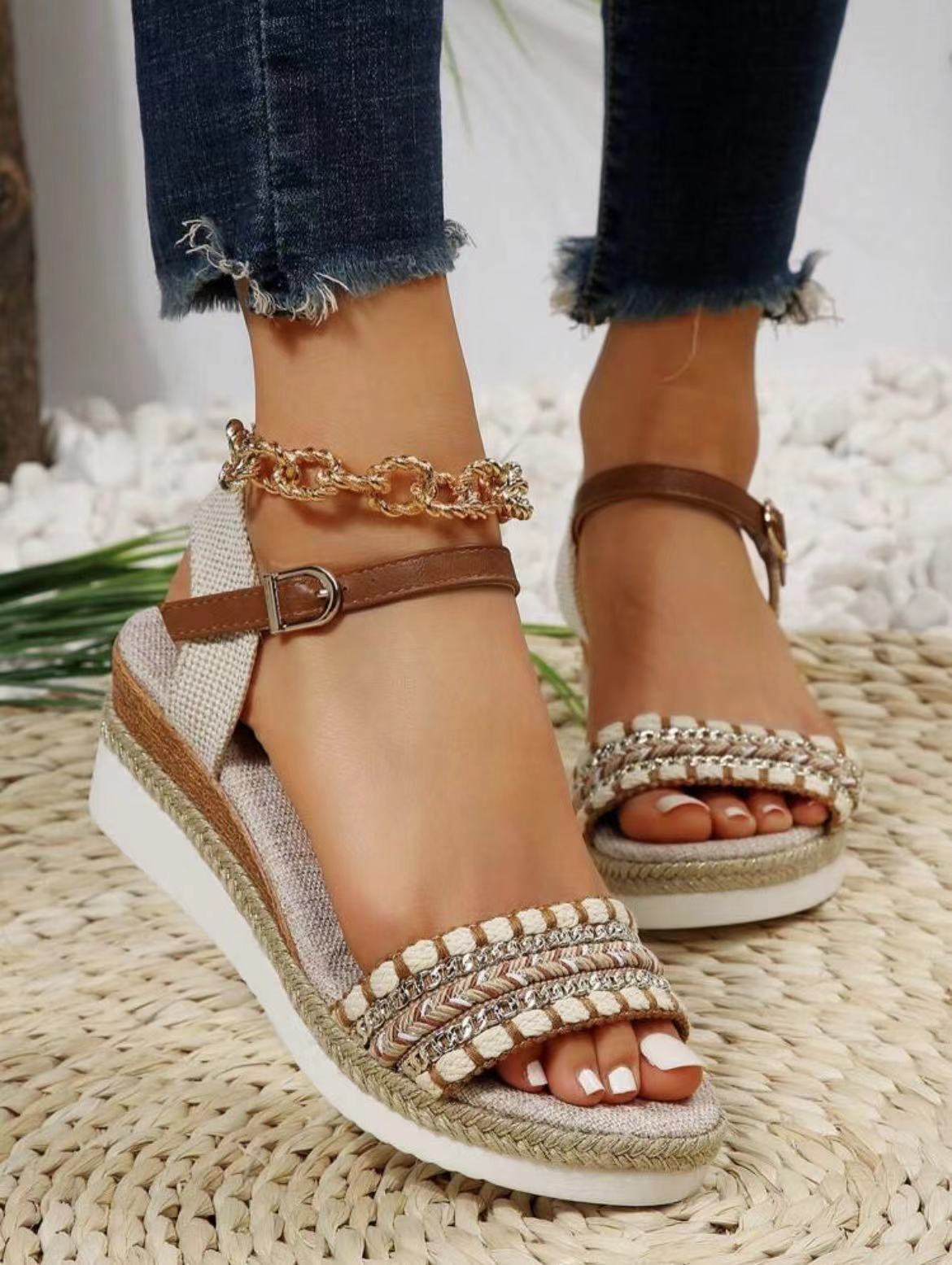 

Босоножки на танкетке женские лето 2024 новые женские босоножки на платформе с пряжкой в форме рыбьего рта 43