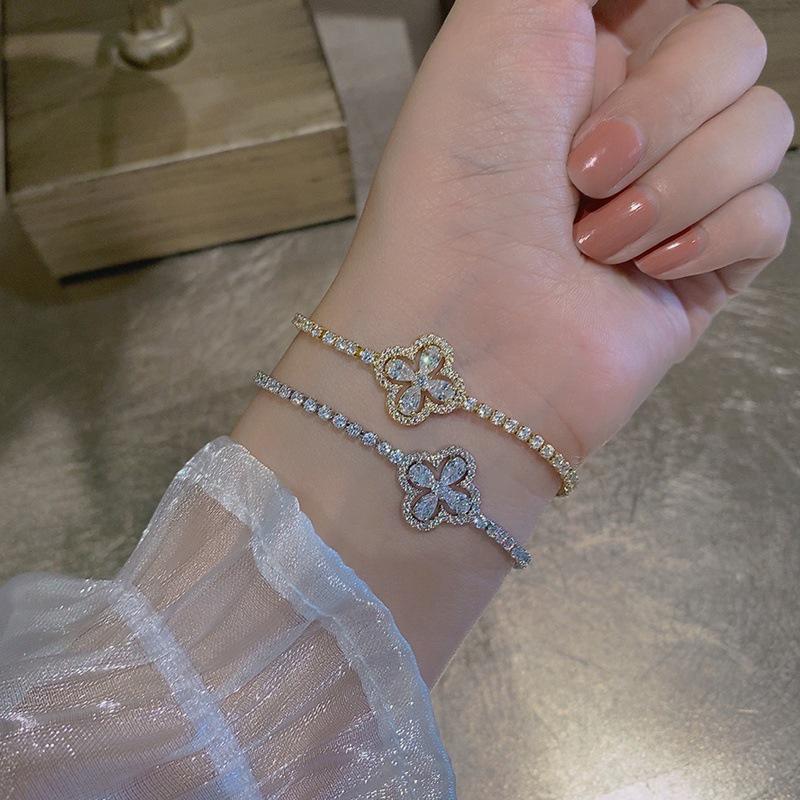 Elegant French Style Micro-Paved Zirconia Flower Bracelet: A Luxurious, Fashionable, and Versatile Accessory