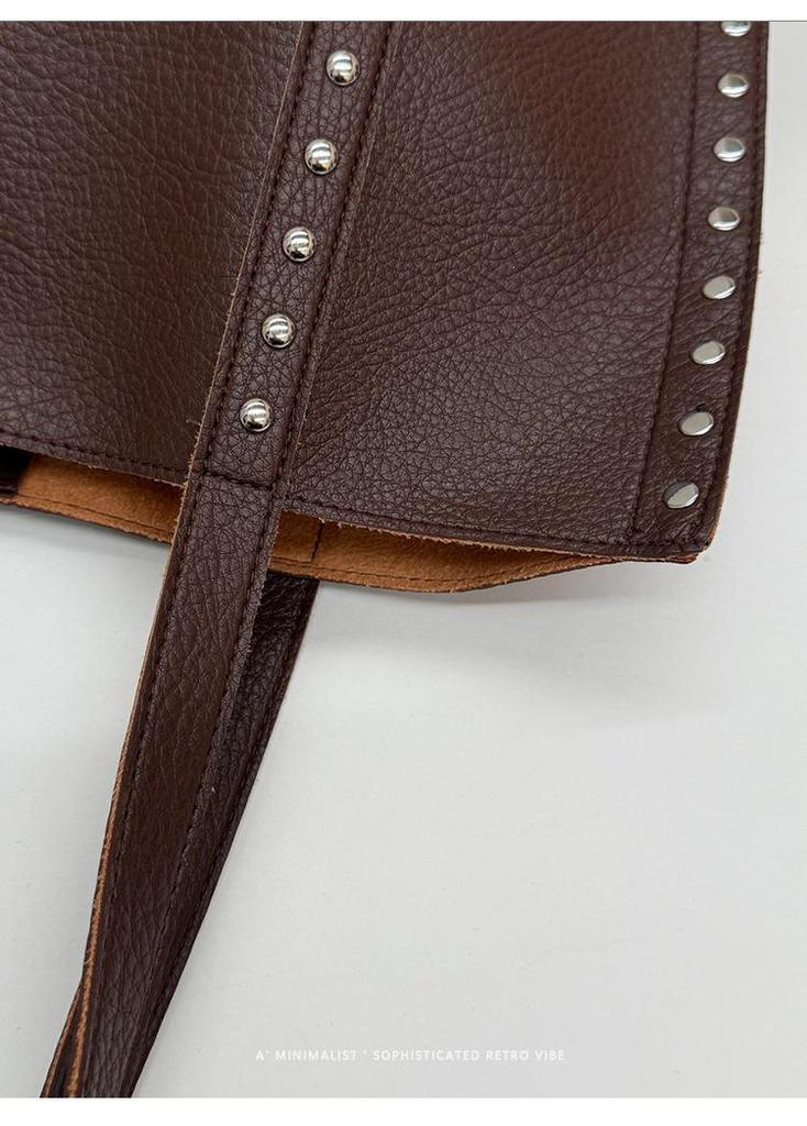 2026 Versatile Commuter Shoulder Bag - High-End Large Capacity with Rivets