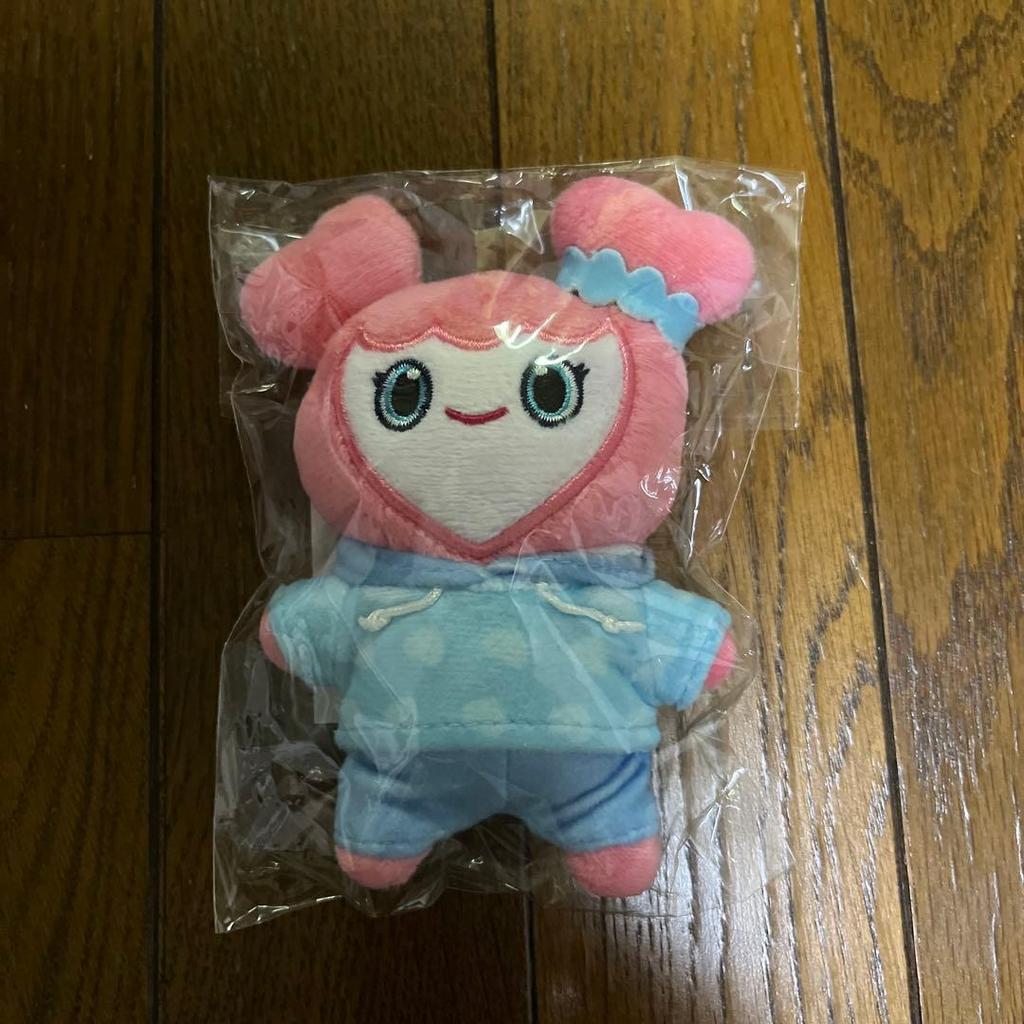 [USED] TWICE MOVELY bag charm