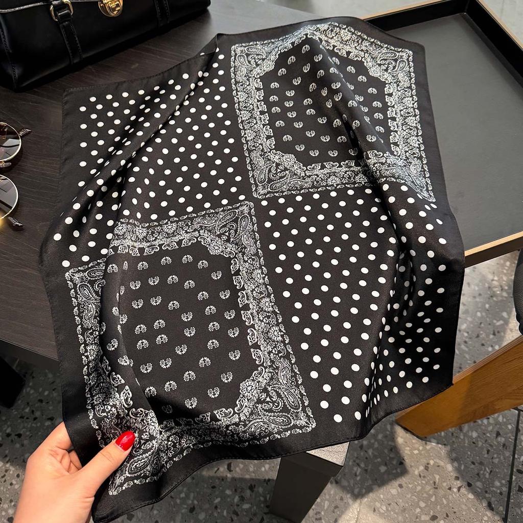Retro Black and White Silk Cashew Flower Small Square Scarf for Women with Silk Scarf for Suit Shirt Neckline Scarf for Autumn and Winter Thin Scarf