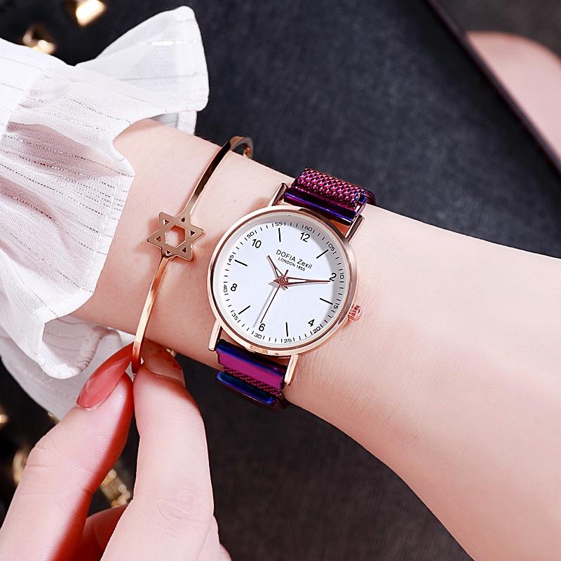 Modische Trendige Damen-Nachtlichtuhr Dekorative Quarz-Zifferblatt Lässiger Stil Roségold Sternenhimmel-Zifferblatt Nicht wasserdicht