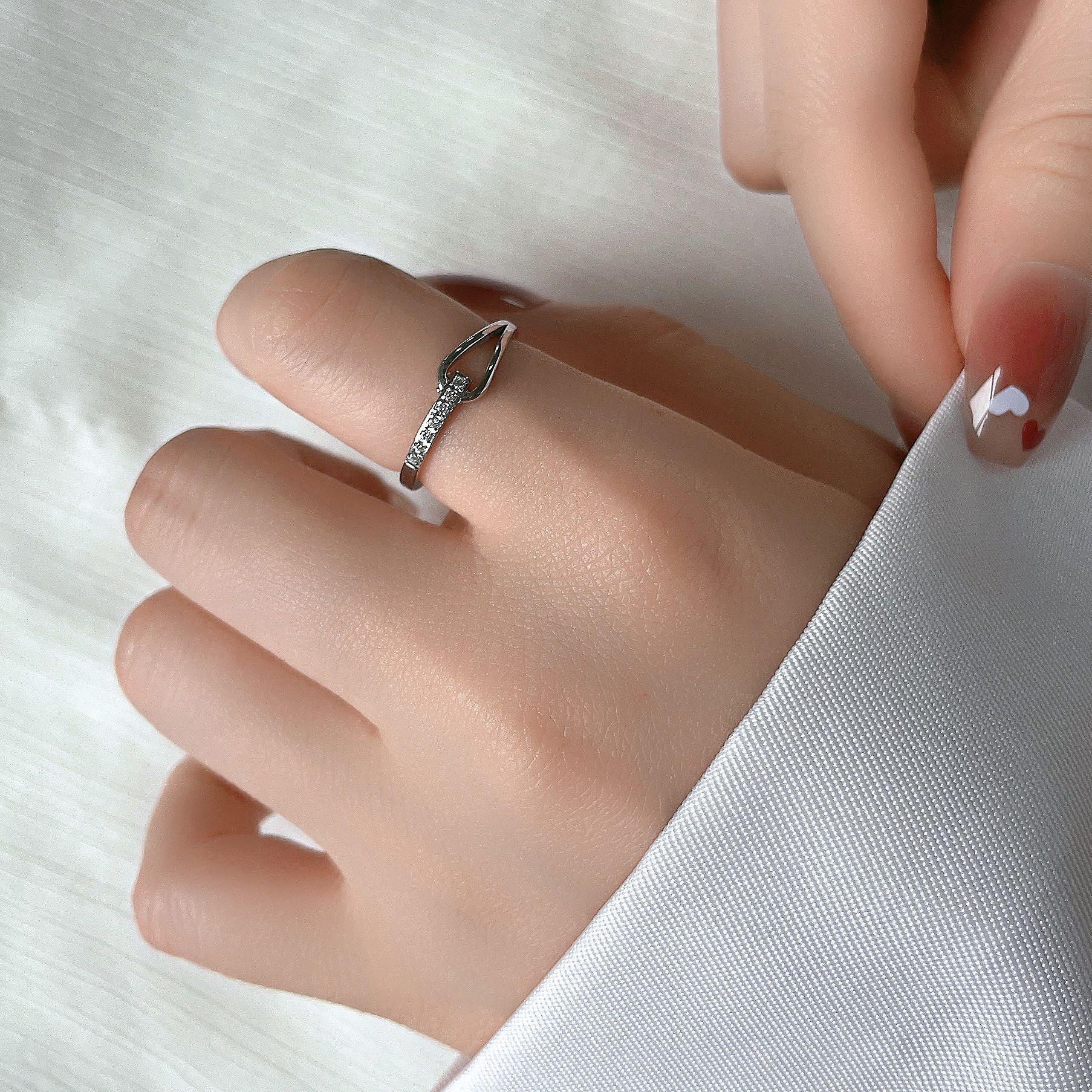 

Elegant Geometric Water Drop Titanium Steel Ring – Non-fading, Versatile Fashion Accessory for Women Size 9