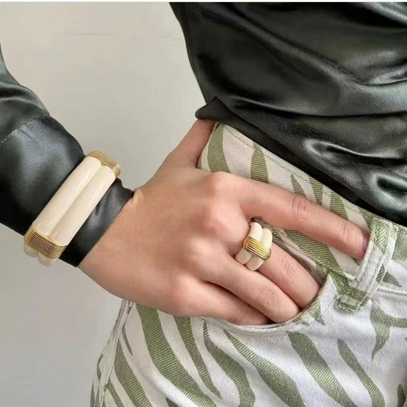 European American Black Gold Enamel Wide Band Ring with Ridge Pattern - Retro Style 699