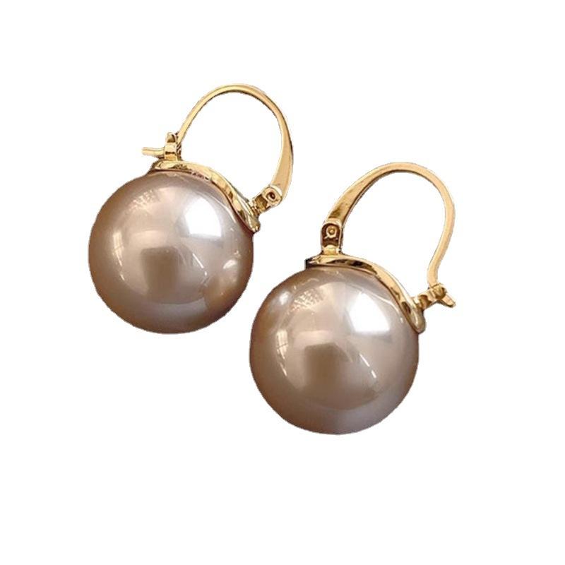 High-end Style Ear Hooks, Fashionable Imitation Pearl Earrings, Elegant and Stylish Jewelry.