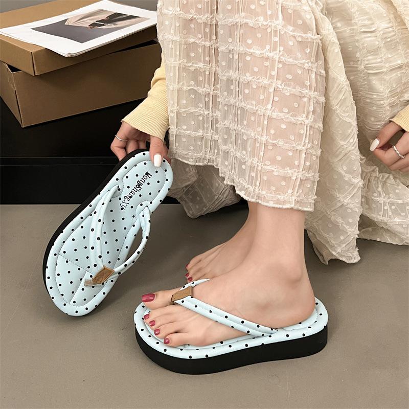 Popular Internet Celebrity High-end Thick-soled Flip-flops Women's Summer Wear 2025 New Skirt French Cool Slippers