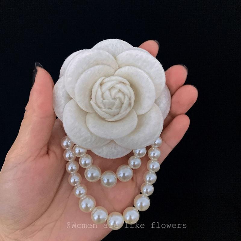 Luxury Brooches for Woman Scarves Buckle Pin Cloth Art Fabric Flower Pearl Brooch Fashion Clothing Jewelry Accessories