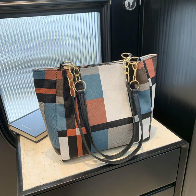 

Женская сумка в новом стиле, контрастная, в клетку, большая вместимость, повседневная сумка через плечо в европейском и американском стиле, модная
