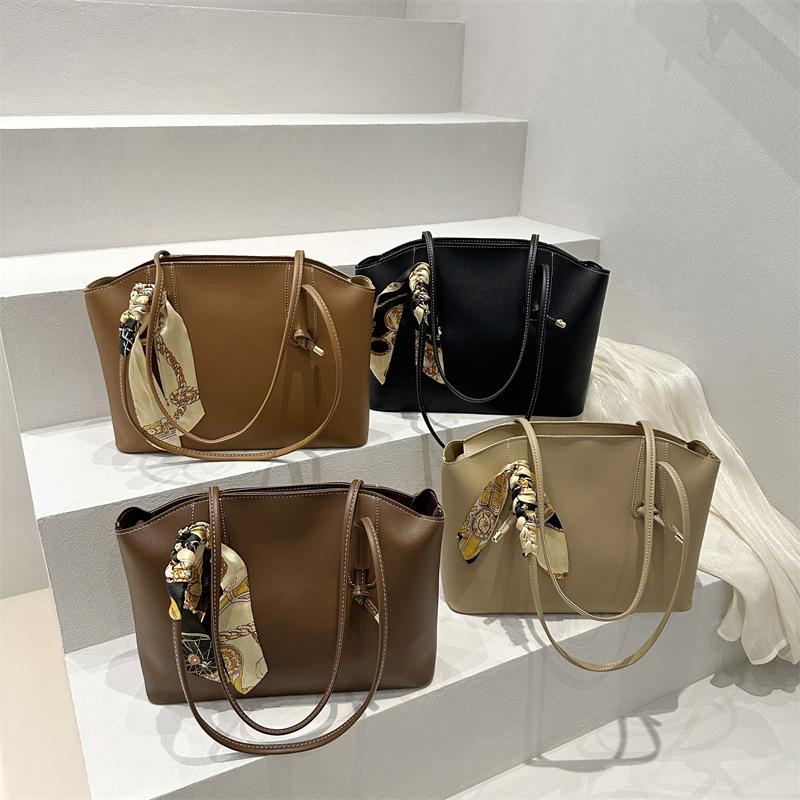 2025 autumn new retro large-capacity bag Korean version fashion shoulder tote bag commuter women's bag