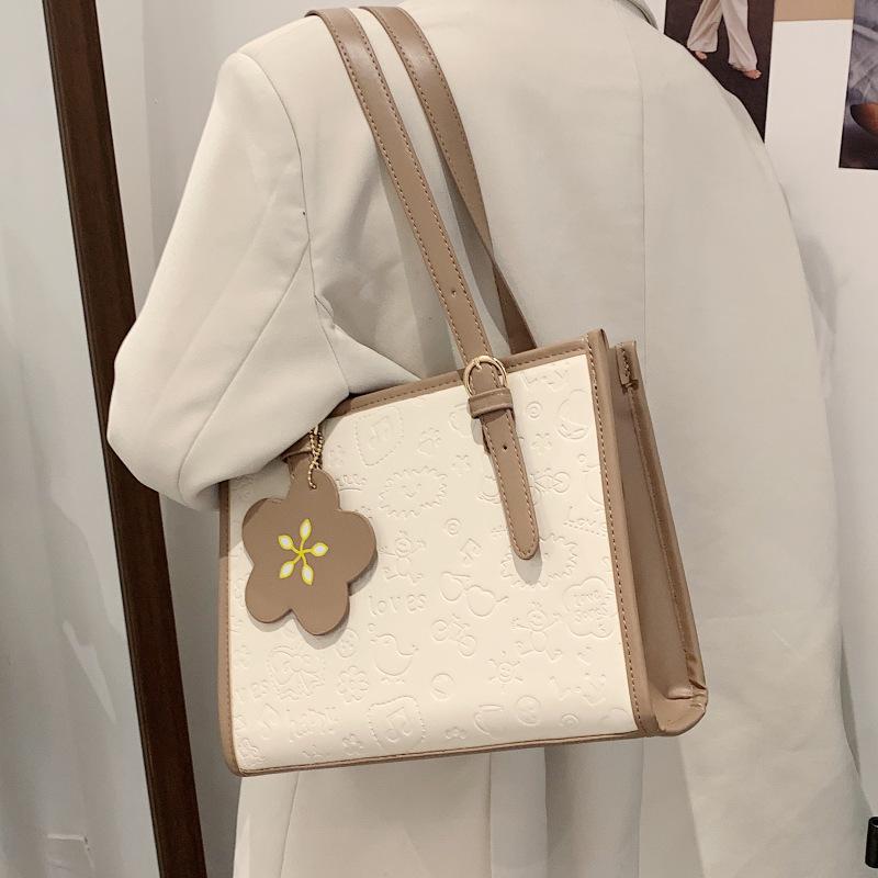 

Fashion bag women s summer new trendy large-capacity tote bag French niche high-end shoulder bag хаки