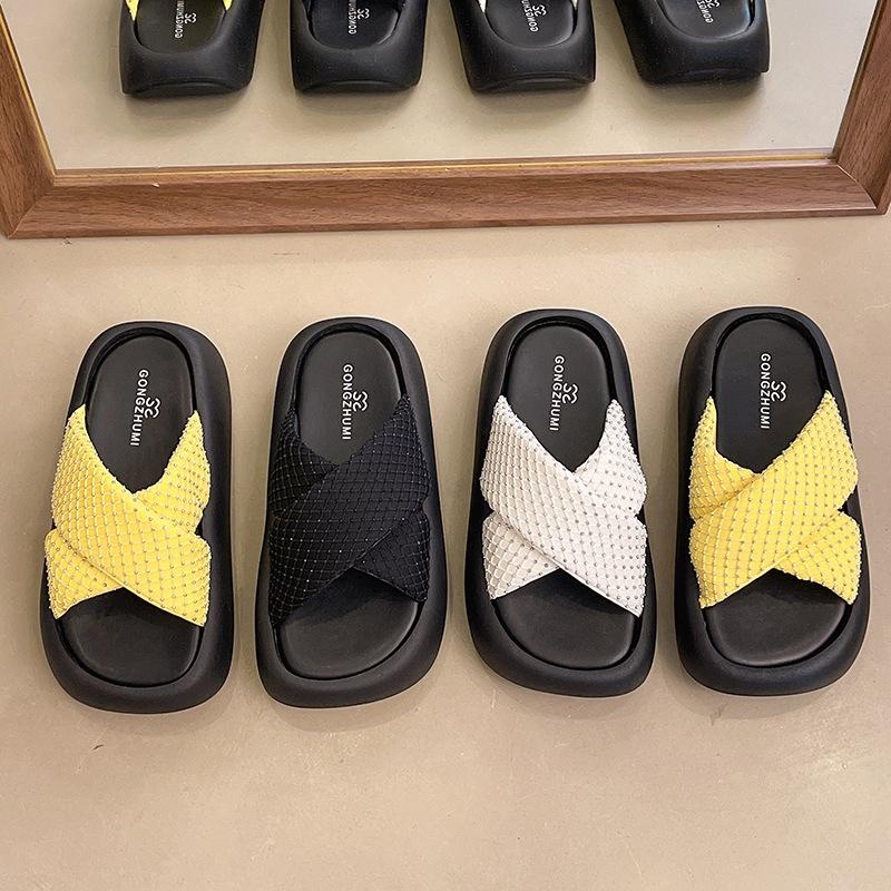 Thick-soled Cross-strapped Slippers for Women's Summer Wear 2025 New Commuter with Skirt Fashion Beach One-word Cool Slippers