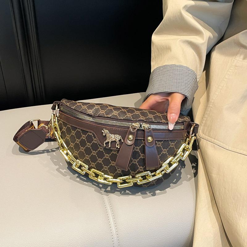 

Casual fashion commuting going out autumn breast bag women s retro personalized printing new versatile lightweight messenger bag