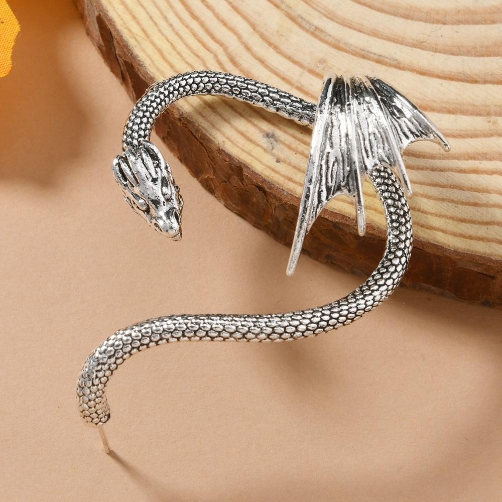 Gothic Punk Dragon Shape Earrings 2025 Trend New Design Vintage Alloy Flying Dragon Ear Cuffs Women Party Accessories
