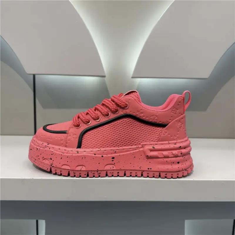 Scarpe sportive casual estive nuove alla moda in rete con suola spessa comode casual
