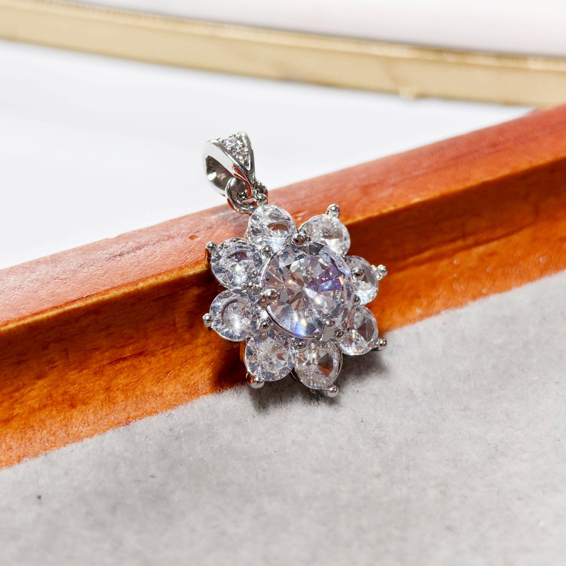 Gesi en Jewelry Starry Sparkle Set: White Zircon Stud Earrings, Ring & Pendant Trio