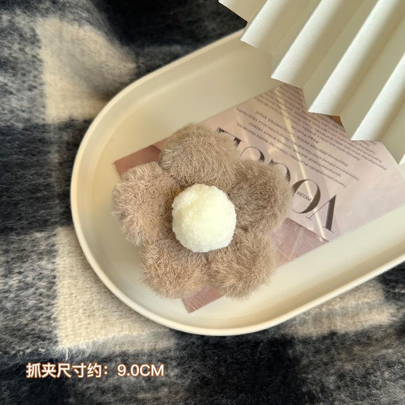 

Fall/Winter Plush Flower Catching Clip Women s High End Hair New Autumn/Winter Back Shark Headpiece кавовий