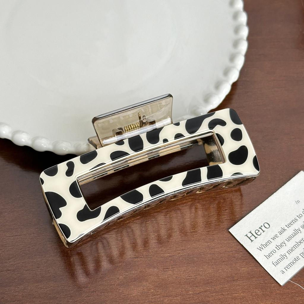 Large Retro Cow Print Hair Claw Clip Elegant Design Ideal For Trendy Hairstyles Womens