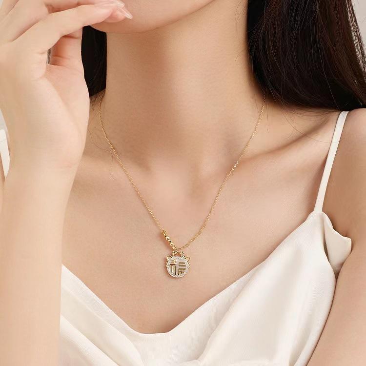 Yingfulong Necklace for Women's Light Luxury Dragon Horn Shell Pendant Clavicle Chain Gift