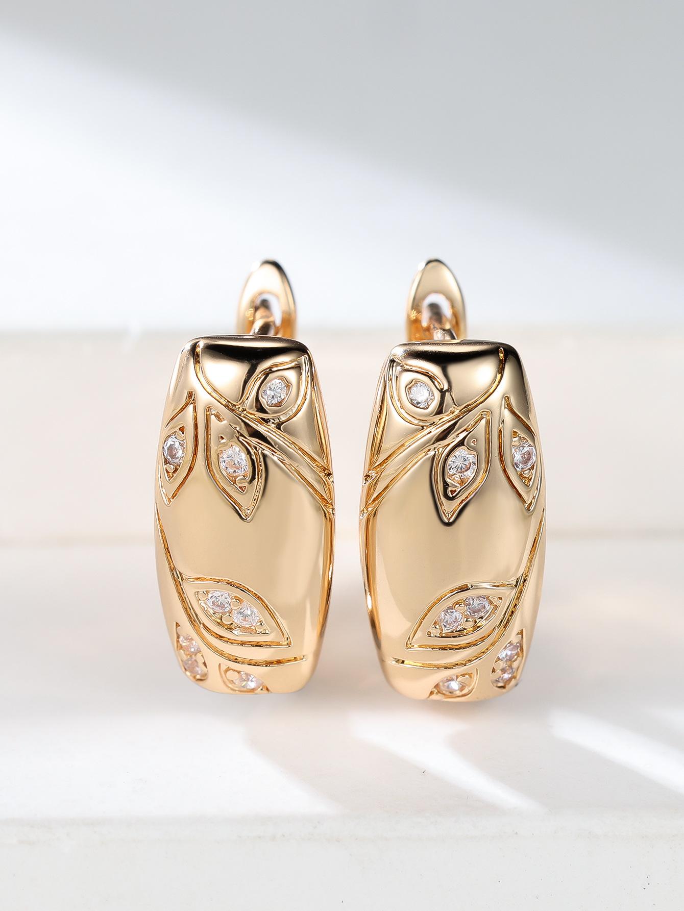 

Champagne White Diamond Leaf Carved Earrings, Sparkling Retro Elegant Everyday Earrings