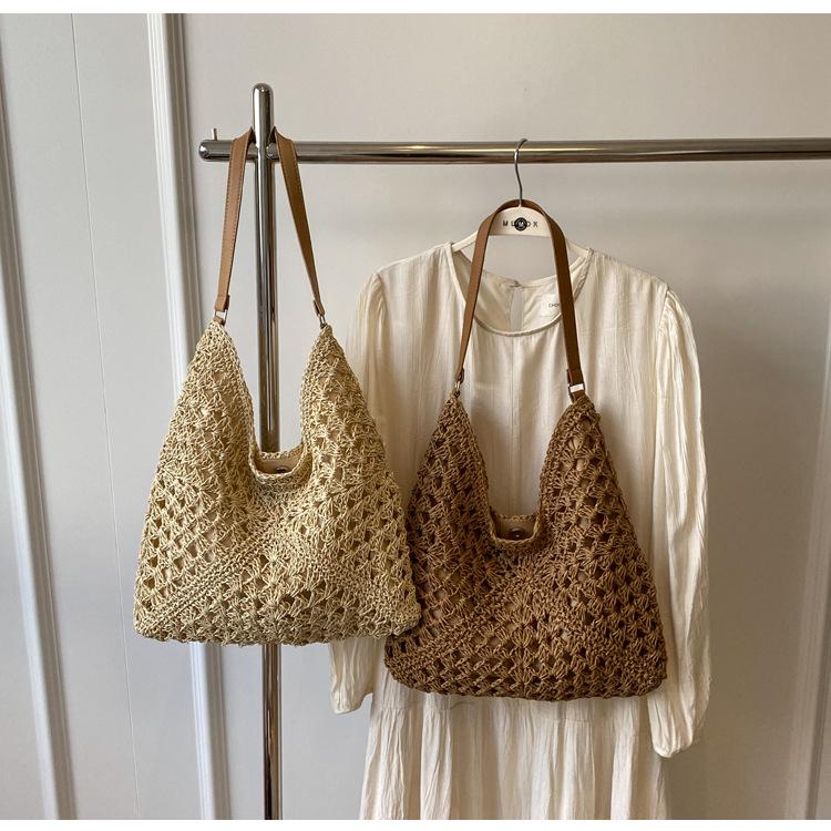 Women's Trendy Hollow Woven Straw Beach Tote Bag
