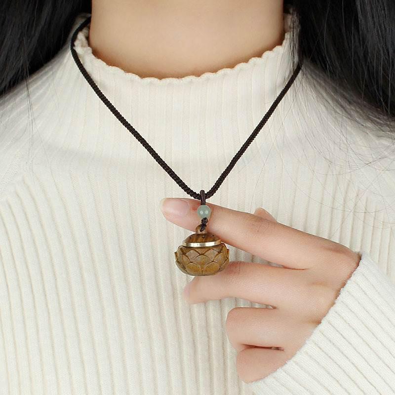 Retro Green Sandalwood Scented Pendant Necklace - Openable Scent Ball Box, Sweater Chain, Car Ornament for Men and Women