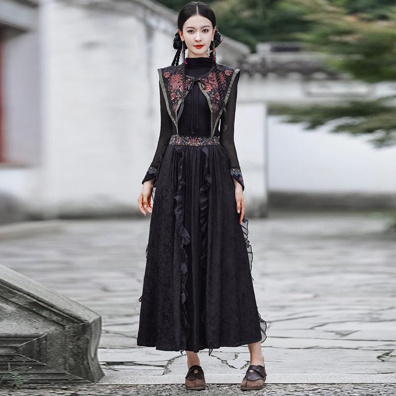 Versatile Ethnic Women's Short Cloak - Retro Embroidered Yunjian Style