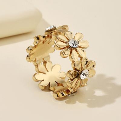Round Metal Scarf Ring Clip for Women Flower Design Scarf Slide Buckle T-Shirt Ties Fastener for Shawls Dress Clothing Accessory
