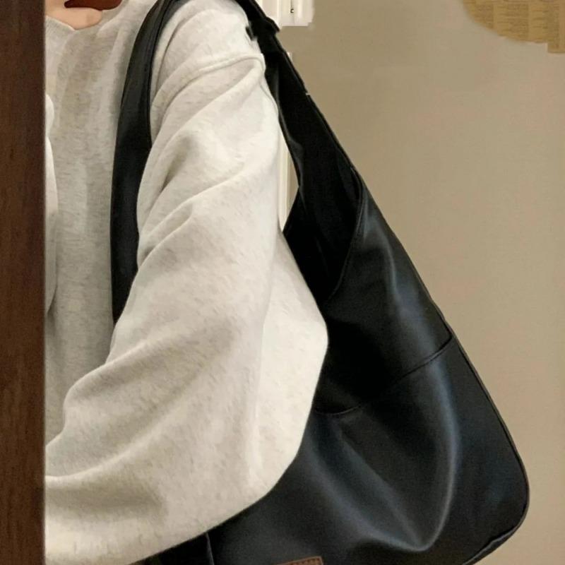 Large-capacity bag, new autumn and winter soft leather bucket bag, commuter tote bag, college student shoulder bag.