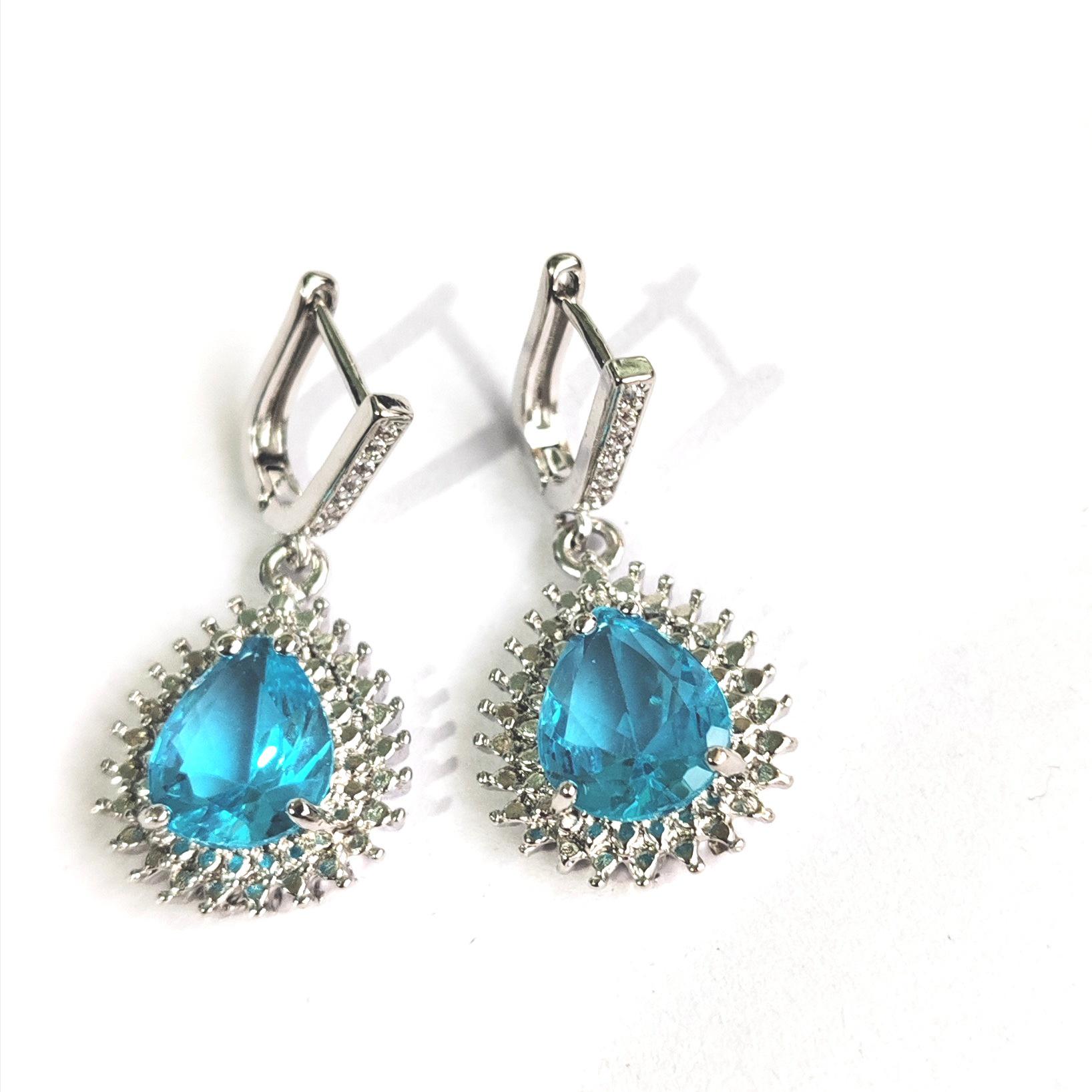 

Модные серьги-капли из инкрустированного светло-голубого циркония для женщин