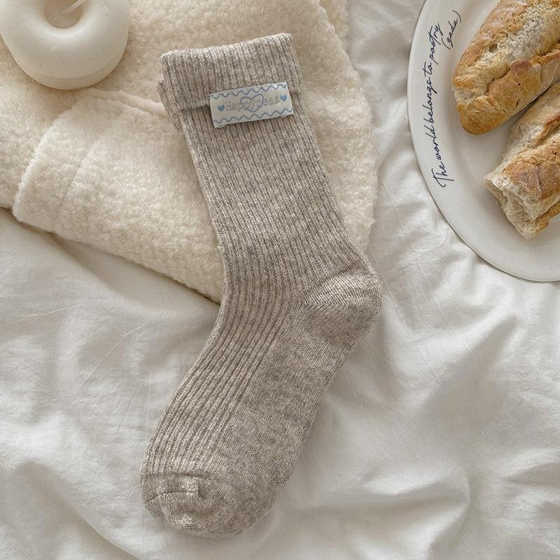 Winter and Autumn Style Rolled-edge Fabric Label Wool Women's Mid-calf Socks, Simple and Versatile, Warm and Cozy, Chunky Socks
