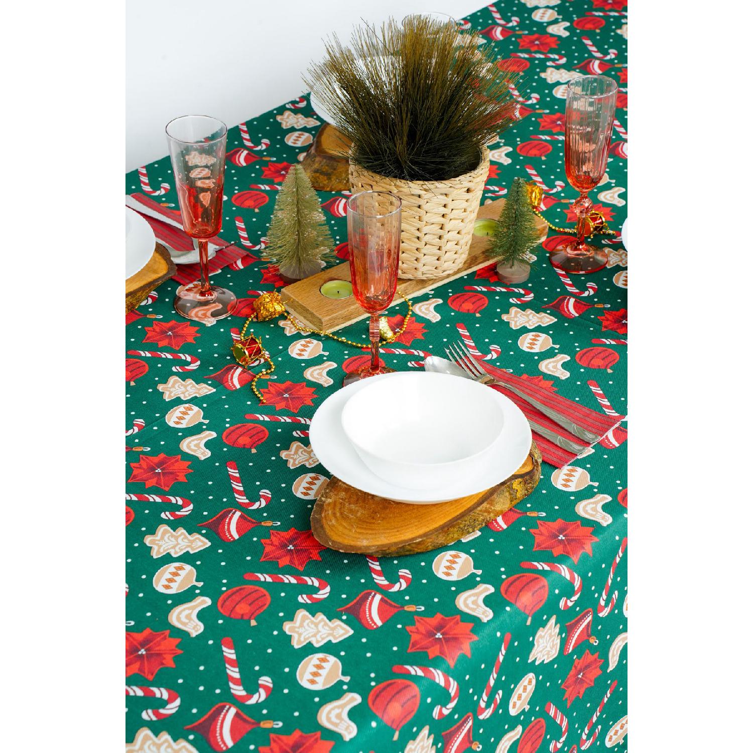 

New Year s Patterned, Carefree, Stain-proof Green Tablecloth 120 x 170 чистый