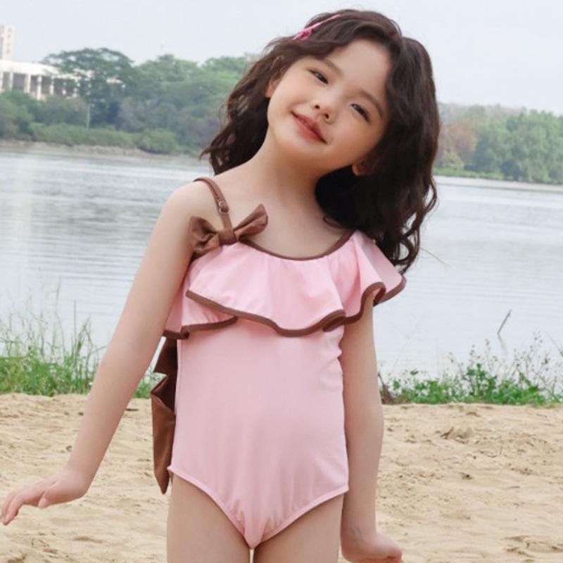 

Girls One-Shoulder Ruffle Swimsuit with Big Bow - Cute, Comfortable, and High Elastic Fit L зелений