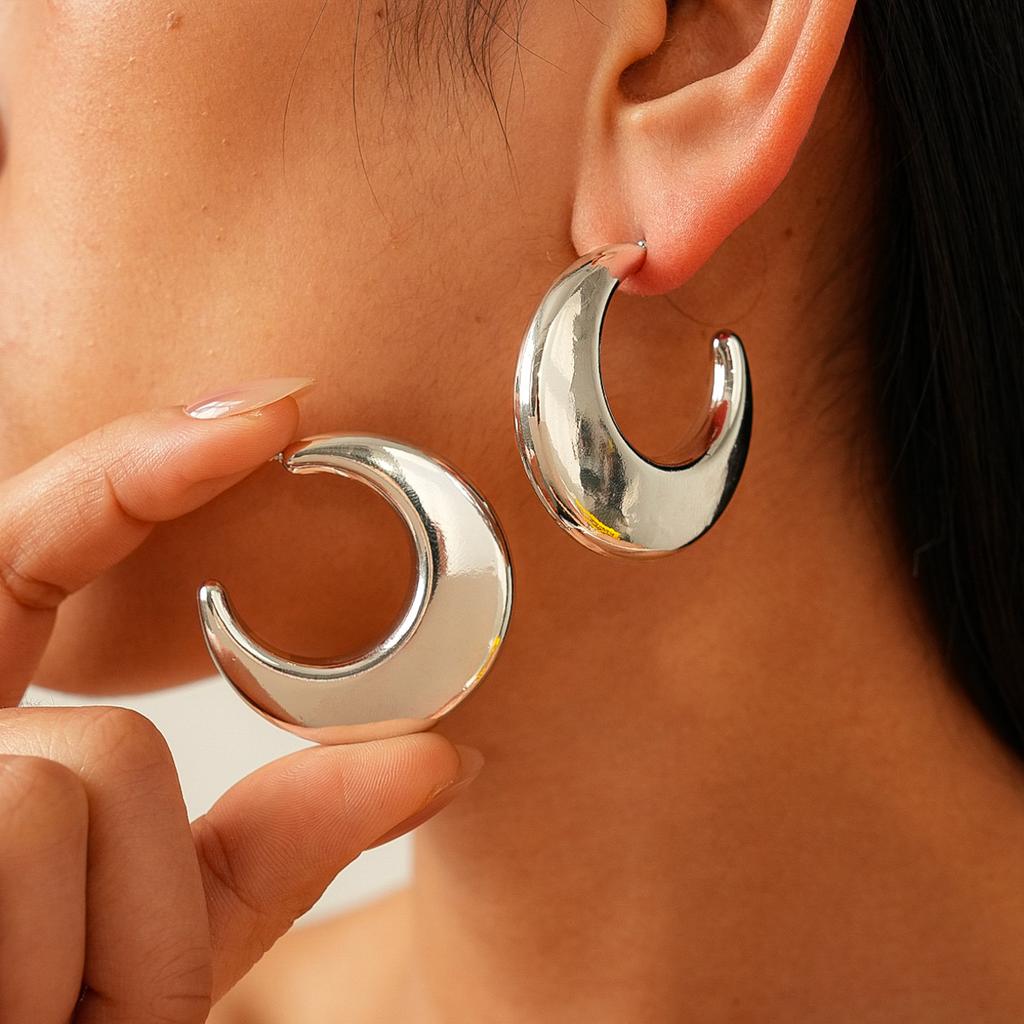 Glatte geometrische C-förmige Stahl-Steckohrringe, einfache und umweltfreundliche Ohrringe