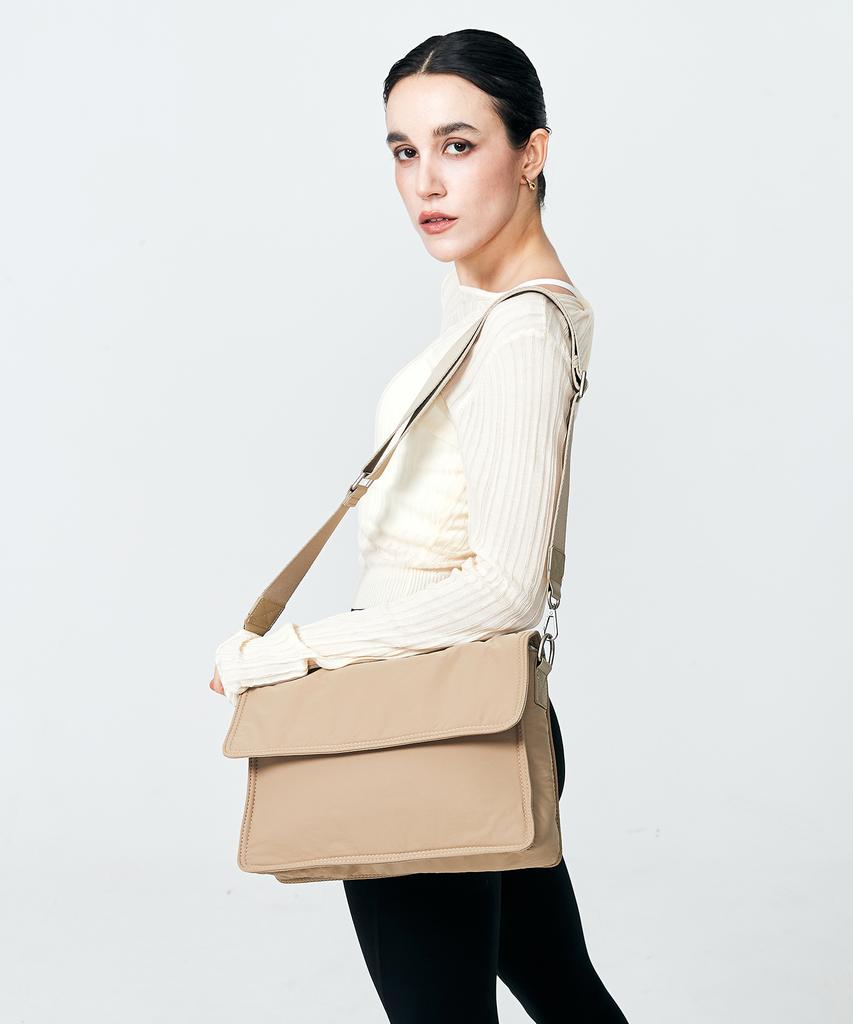 Vlot Flap Messenger Bag [Beige]