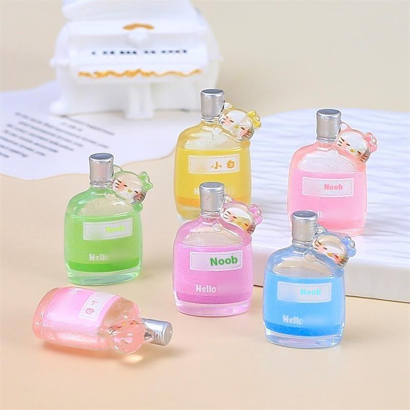5 Stück Puppenhaus Miniaturen Hello Kitty Getränkeflaschen Modelle Kt Mikro Landschaft Ornamente Deko Rollenspielzeug DIY Zubehör