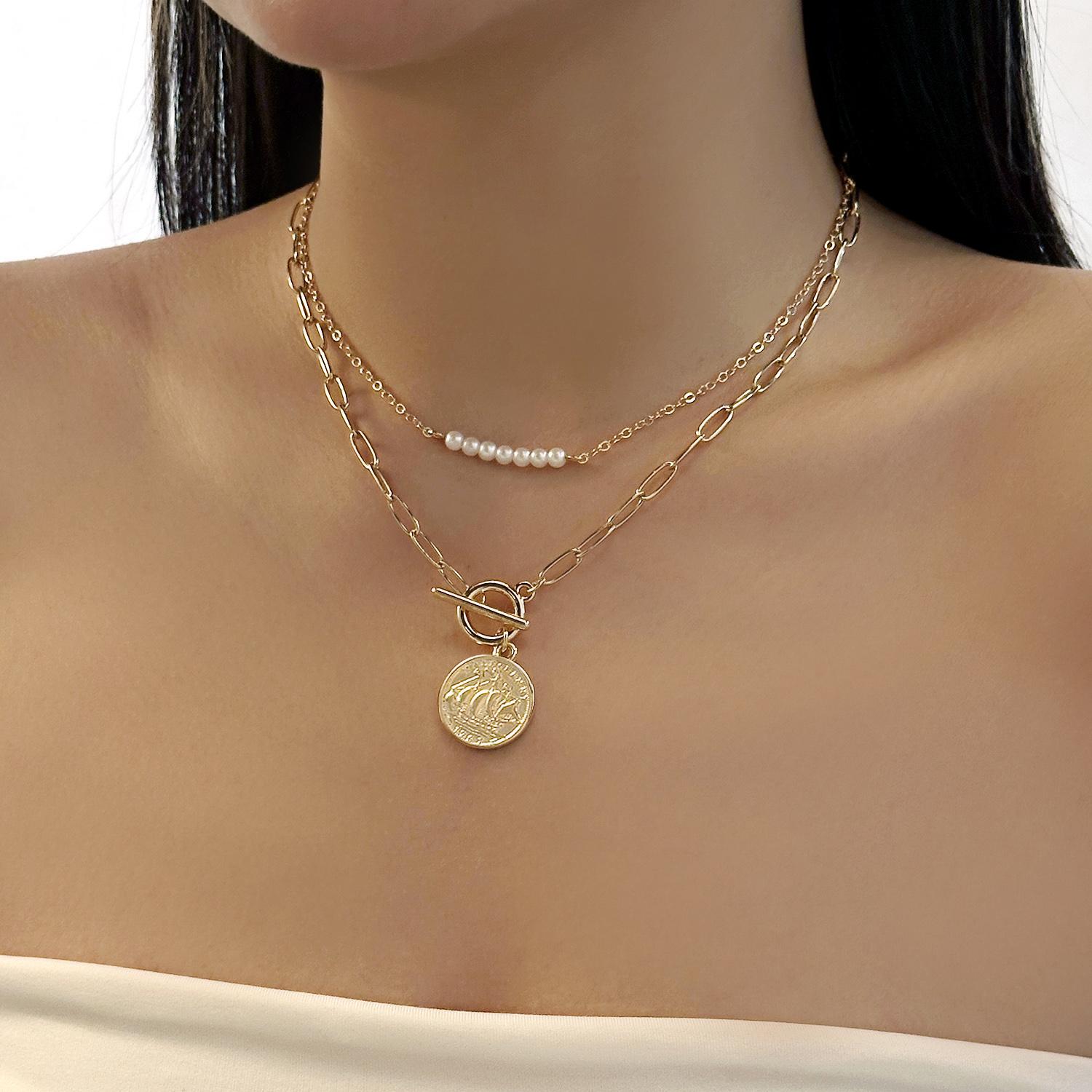 Vintage Round Portrait Fringe Necklace for Women Retro Crystal Imitation Pearl Pendant Chain Necklace Friendship Jewelry Gifts