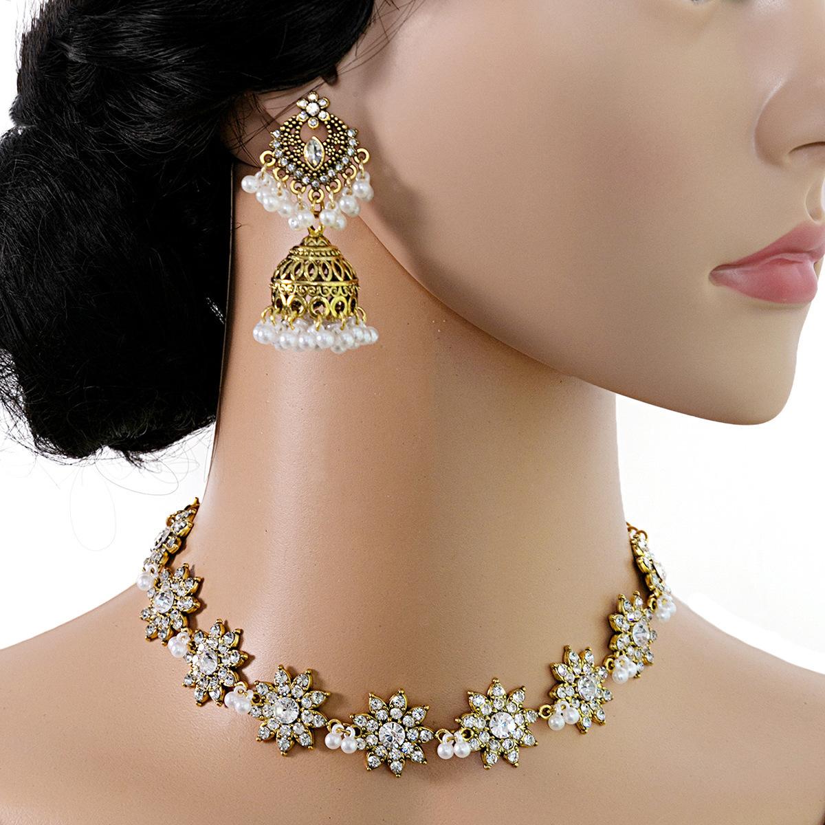 

Luxury Water Drop Jewelry Set, Exaggerated Retro Court Style Pearl Earrings, Water Drop Pendant Necklace.