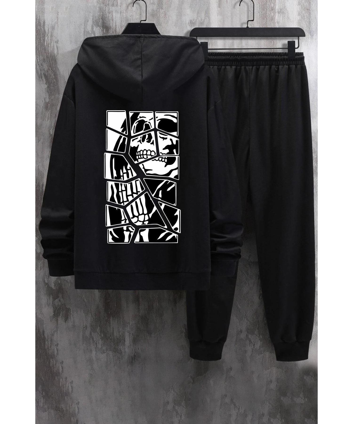 

Черный спортивный костюм с принтом сзади и спереди