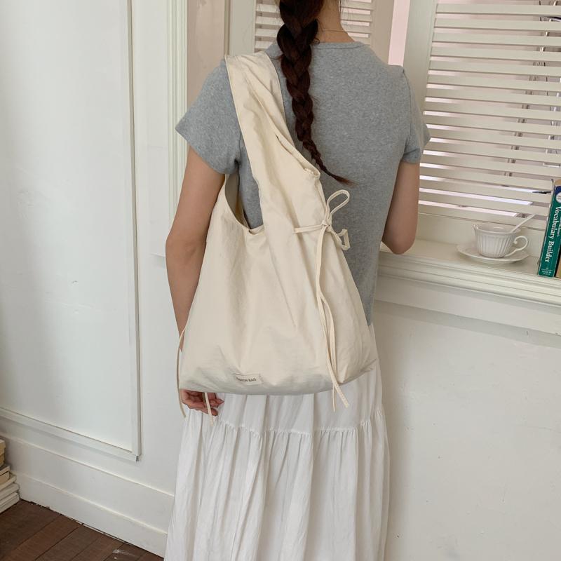 Minimalist Nylon Hobo Bag for Women Casual Everyday Use Large Capacity Shoulder Tote Bag Soft Fabric Fashion Design
