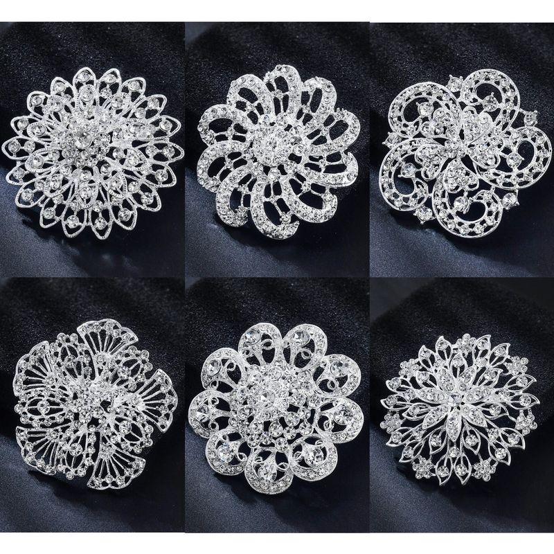 Vintage European and American Rhinestone Flower Brooch for Women, Elegant and Luxurious, Suitable for Suits, Coats, and Jackets, Brooch Accessory