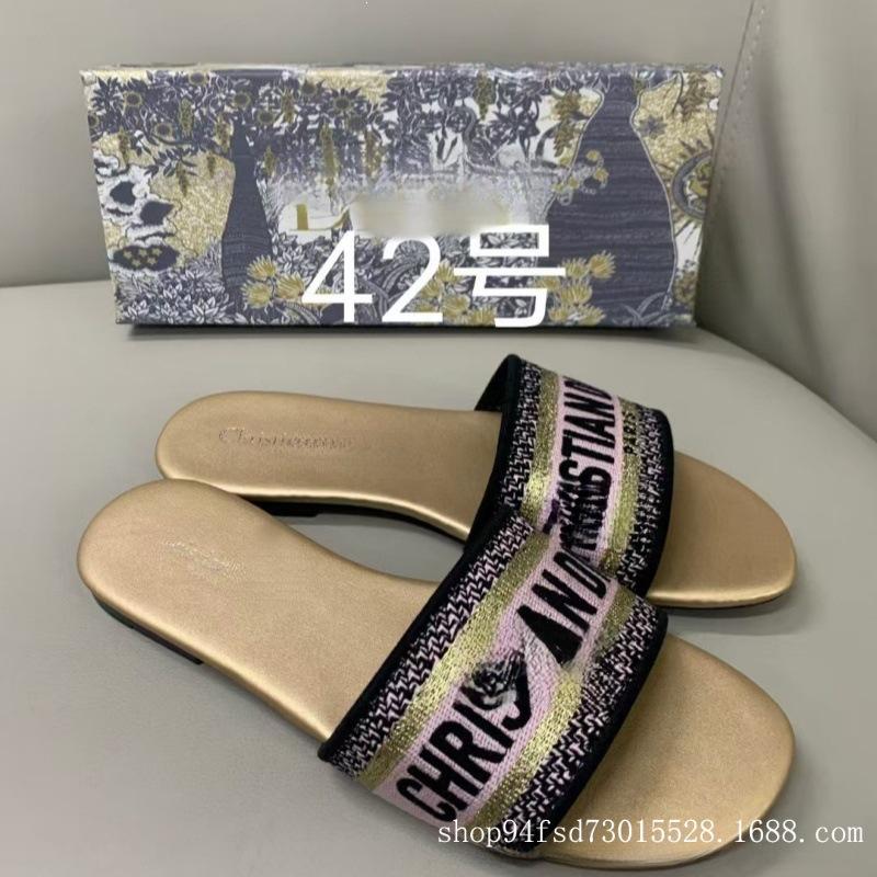 This Board Shoes Jacquard Embroidered Women's Slippers Classic Casual One-letter Flat Slippers