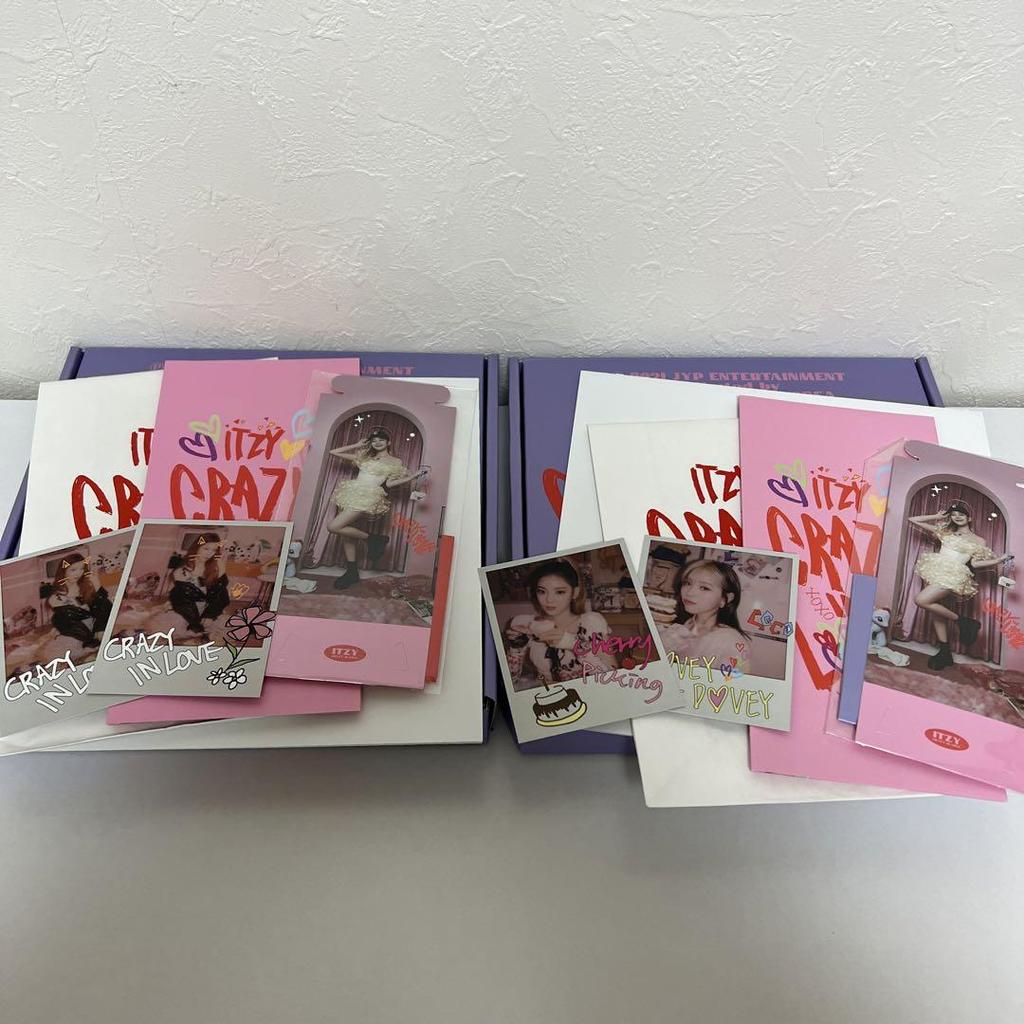 [USED] ITZY album bundle with trading cards