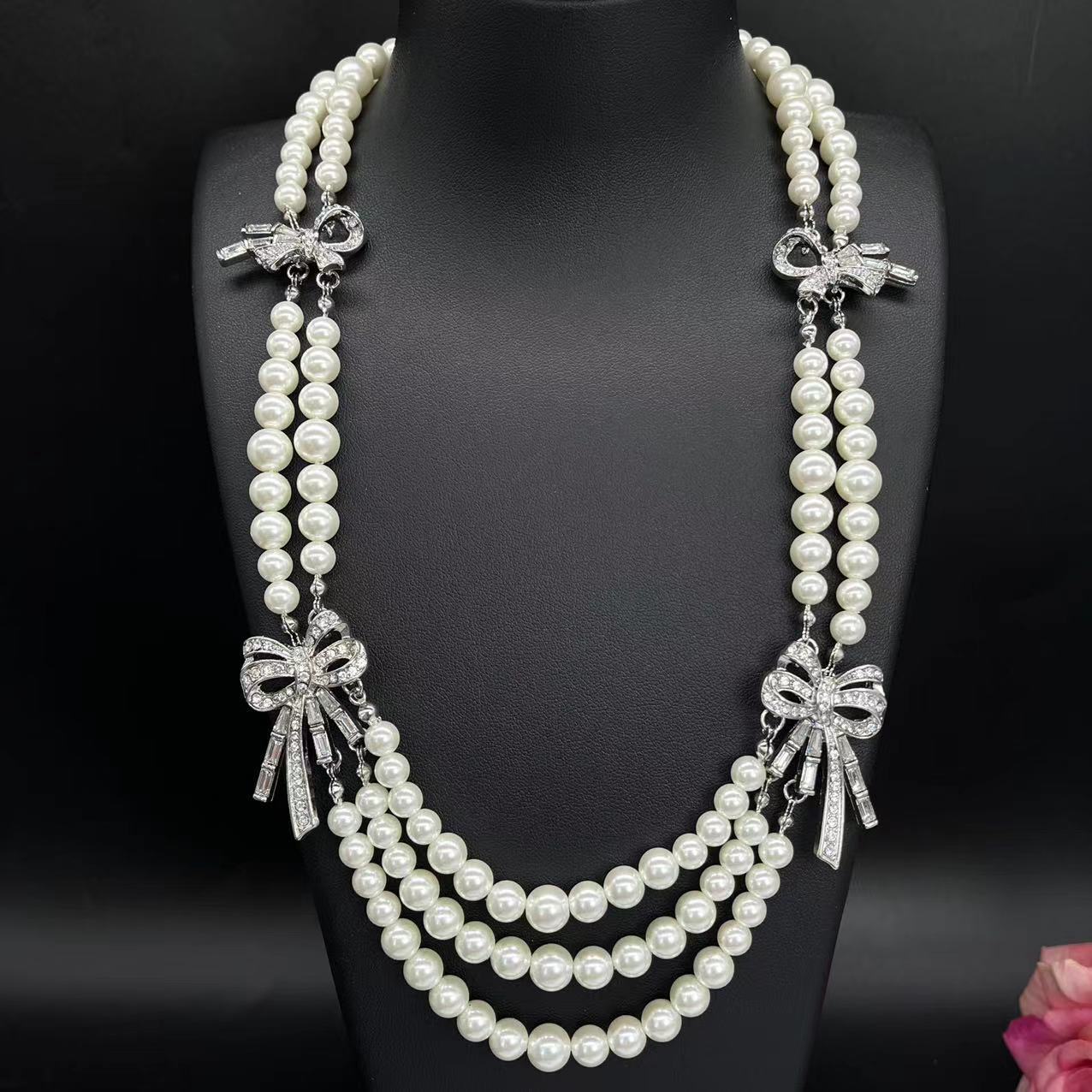 Vintage Bow Pearl Necklace With A Palace Style Niche Temperament Featuring Multi-layered Chain Locks Bone Chains