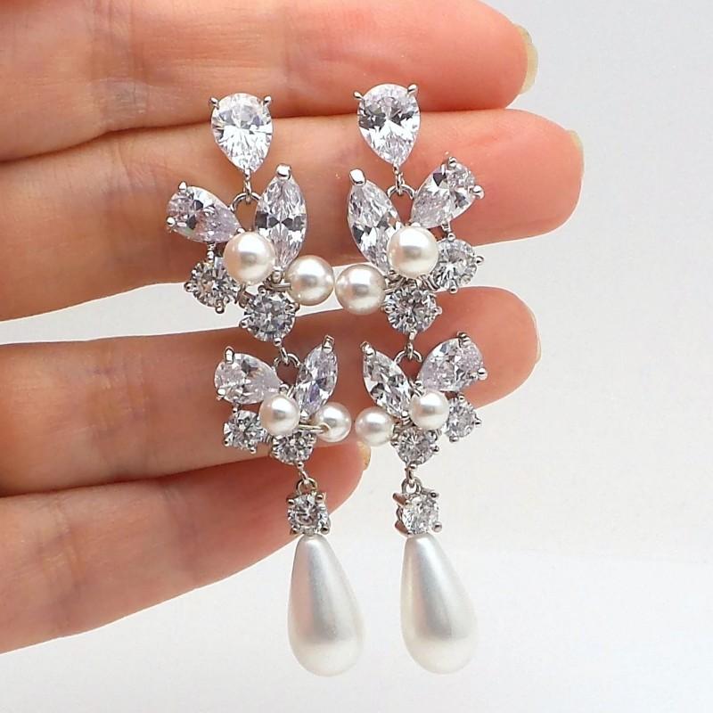 

Huitan New Trendy Simulated Pearl Crystal Earrings for Women Elegant Engagement Wedding Ear Accessories Temperament Lady Zircon