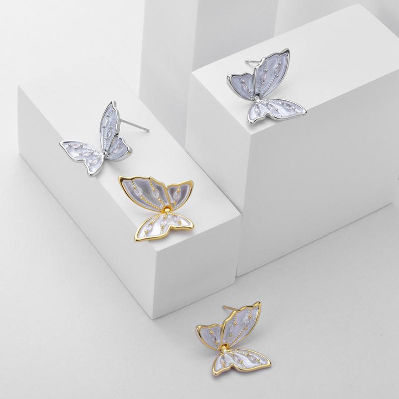 Süße Schmetterlings-Steckohrringe im koreanischen Stil, leichter Luxus, mit Zirkonia akzentuiert, Muscheltextur, Schmuck für Damen