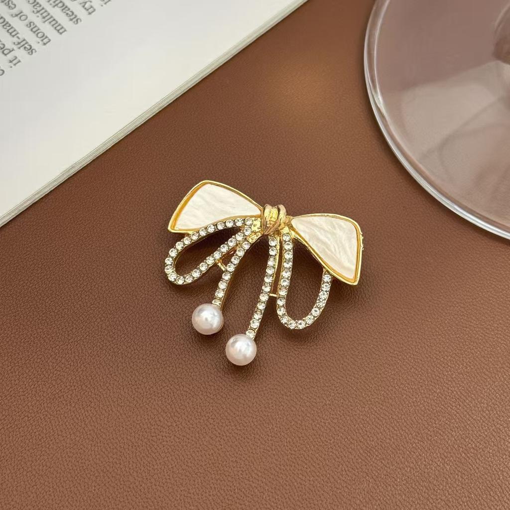 1 Piece Butterfly Brooch, High-End, Light Luxury, Niche, Simple Temperament, Suit Pearl Brooch, Clothing Accessories